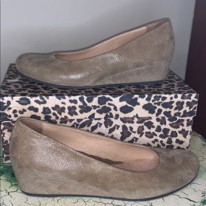 FS/NY ‘Gumdrop’ Taupe Flats